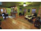 $1200 / 2br - 1100ft² - Wood Surfaces, 2 Room, and Great Area!