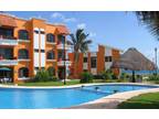 Puerto Morelos Beachfront, Pool, 3 blks to Town Square, dedicated DSL