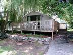 $825 / 2br - Cottage steps from the the St. Lawrence River ( Islands) (map) 2br