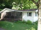 $600 / 2br - Beautiful River Front Cabin (Lansing Iowa) (map) 2br bedroom