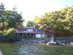 $22002900 / 5br - 2432ft² - ☛ Spacious Riverfront Log Home in the Heart of