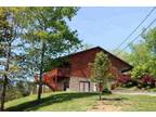 Gorgeous LAKEFRONT Vacation Rental-Sleeps 15-Pigeon Forge TN
