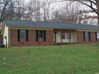 $875 / 3br - 1164ft² - Spacious Ranch with Fenced Back Yard (1511 Old Carriage