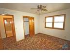 Clean 2 bedroom with off-street parking in Northeast Lincoln (5420-30 Ervin)