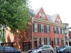 $725 / 2br - Spacious 2 bed, second floor apt with new carpeting!