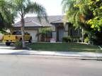 1812ft² - BEAUTIFUL HOUSE 4 Beds, 2 Baths, Kitchen Island (SW Bakersfield)