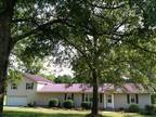 $1175 / 4br - 2500ft² - Large House 4 bedroom 2 bath with fenced in yard (3005