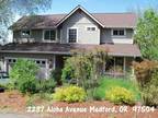 $1350 / 3br - 2100ft² - Stunning Newer East Medford Home Available Nov.