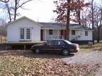 $575 / 2br - ft² - Charming waterfront ranch (Lake DuQuoin