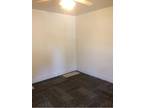 $525 / 1br - 900ft² - New carpet, new windows, freshly painted