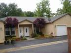 $890 / 2br - Newer 2 bdrm Centrally Located (663 state st. Redding) 2br bedroom