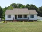 $900 / 3br - 2 BATH LIKE-NEW RAMBLER (Tappahannock 22560) 3br bedroom