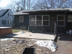 $400 / 6br - 2700ft² - 5-6 bdrm w. Hot Tub (149 N Tratt St Whitewater) (map)