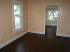 $450 / 2br - 700ft² - Available now, great area, with car porch.