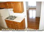 $490 / 1br - BIG CLEAN - OAK FLOORS - 9ft. Ceilings - Walk Downtown- See Picts.