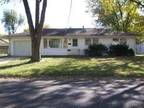 $900 / 3br - 1216ft² - 3br/1ba 2720 Scenic Dr (Peoria, IL) 3br bedroom