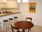 $895 / 2br - Condo, Carpet, Tile, Dual Vanity, Dining Rm, Bar