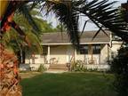 Relax at Baffin Bay Palms Cottage, a country feel in a fishing and farming