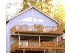 Beautiful Cabin in Big Bear Lake with Views, Hot Tub, and Pool Table.