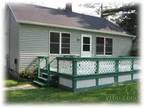 $650 / 2br - Beautiful , peaceful Cottage on river (Cedar River Michigan- upper