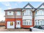 5 bed Semi-Detached House in Hendon for rent