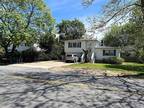Home For Sale In Bay Shore, New York