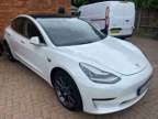 Tesla model 3 Long range in white cat s