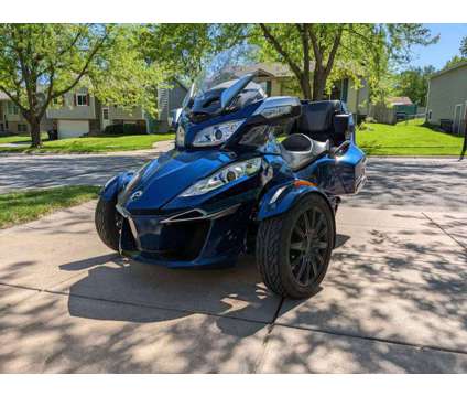 2016 Can-Am Spyder RT-S 6-Speed Semi-Automatic (SE6) To Go Now is a 2016 Can-Am Spyder Motorcycles Trike in Los Angeles CA