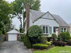 4 bedroom in Wantagh New York 11793