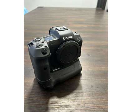 Canon EOS R5 Mirrorless Camera W Canon RF 70-200mm F2.8 L IS USM is a Canon Cameras for Sale in Canal Street NY