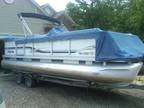 $9,000 2001 22 ft Sweetwater Pontoon Boat (Carmichaels)