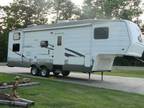 2004 Forest river cherokee 31ft fifth wheel