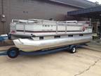 1997 Sun Tracker Party Barge. -