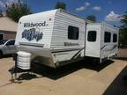 2006 WILDWOOD LE 27FT With bunks +*+SUPER SLIDE OUT+*+ -