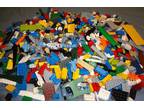 LEGO SMALL BRICKS BULK 2000+pcs. MIX BRICKS & PARTS..WITH 5-PEOPLE! -