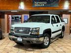 2004 Chevrolet Avalanche LS 2WD White,