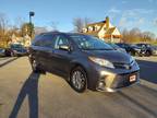 2018 Toyota Sienna XLE 7-Passenger Auto Access Seat