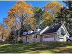 2 Hook Rd, Hyde Park, NY 12603