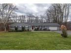 8 Maple Ln, Brookfield, CT 06804