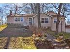 195 Woodland Rd, Guilford, CT 06437