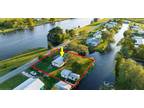 1690 Riverside Dr, Moore Haven, FL 33471