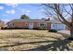 11825 Robinwood Dr, Hagerstown, MD 21742