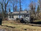 19102 Wayne Dr, Triangle, VA 22172