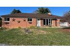 11812 Robinwood Dr, Hagerstown, MD 21742