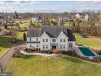 16 Brookdale Dr, Royersford, PA 19468