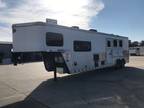 2016 Sundowner Trailers 3 Horse Gooseneck Trailer with 11' Living Quarters