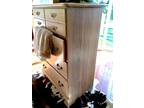 DRESSER /CHEST OF DRAWERS GORGEOUS ACCENT FURNITURE. SOLID OAK WOOD Description