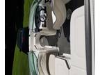 21 foot Sea Ray Sundeck 200