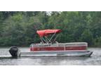 21 foot Sun Tracker 20 DLX Party Barge