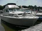 33 foot Chris Craft Commander 330